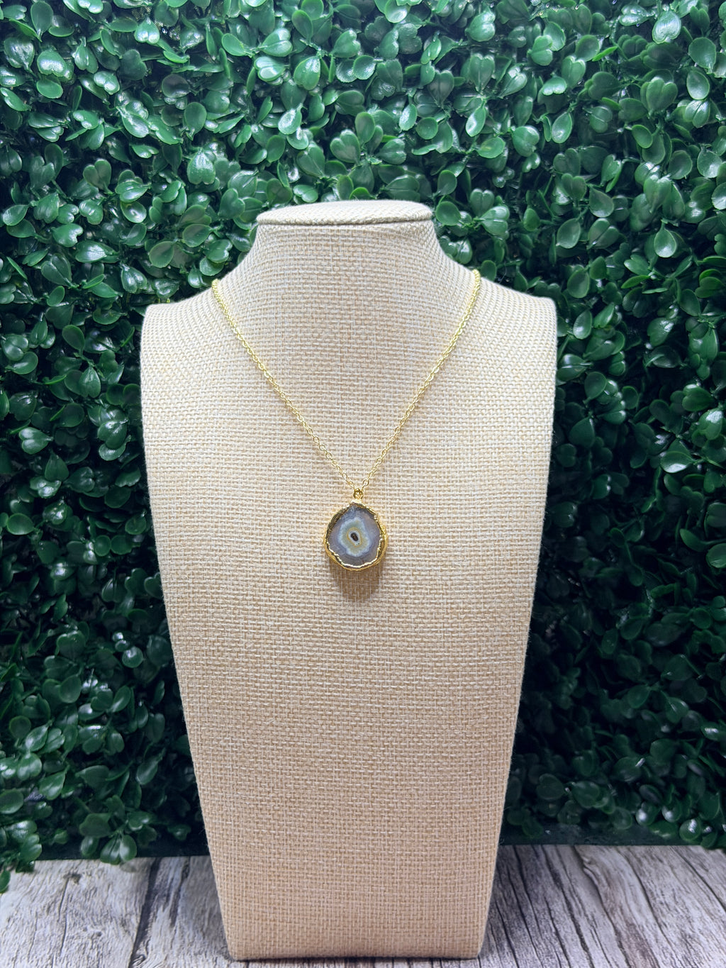 Gray solar quartz goede slice pendant necklace