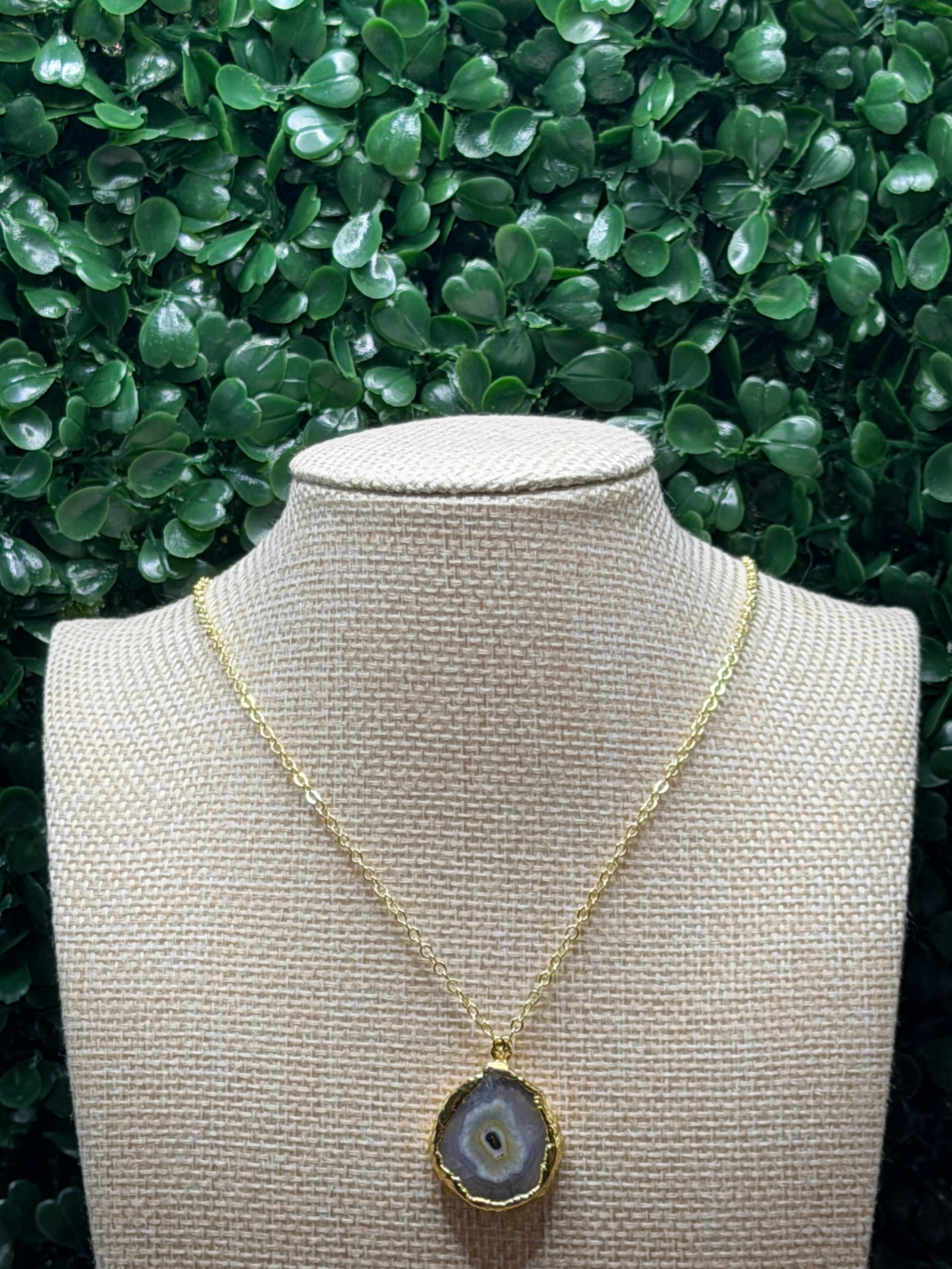 Gray solar quartz goede slice pendant necklace