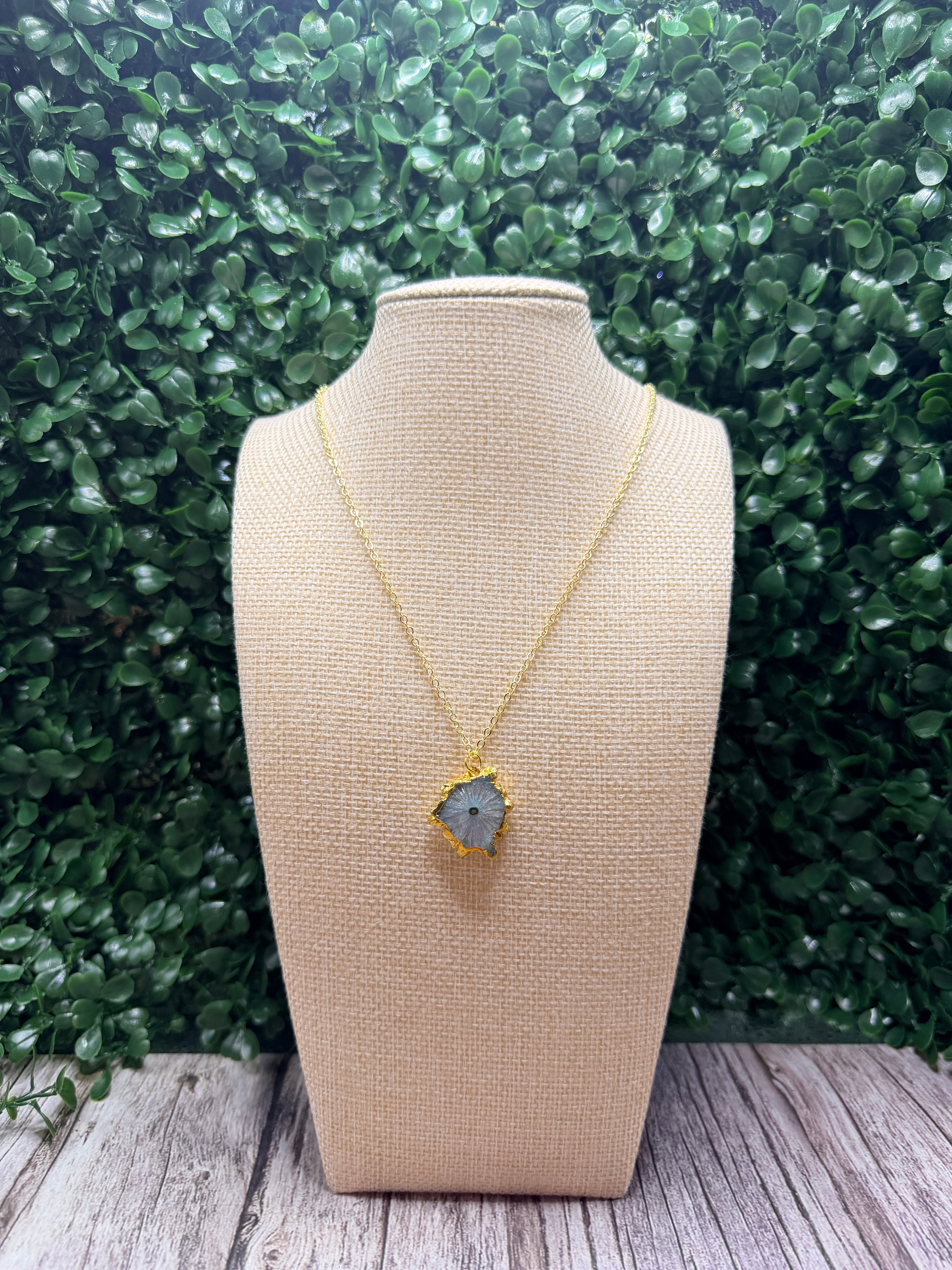 Green solar quartz goede slice pendant necklace